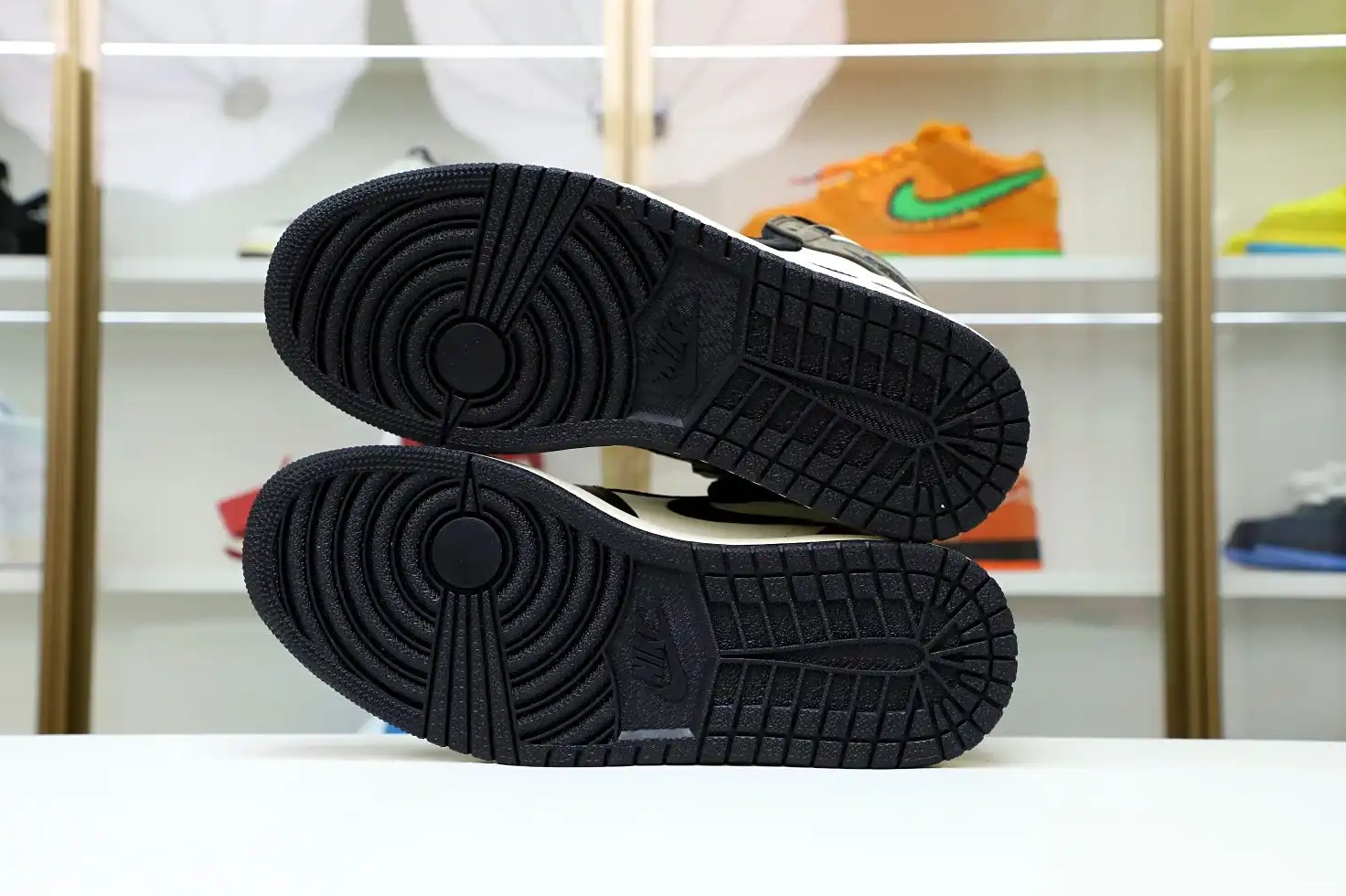 1 HIGH JORDAN 'DARK RETRO AIR MOCHA' OG Kimikick 0504